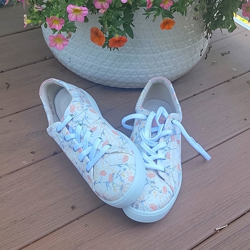 HOTTER brand sneakers